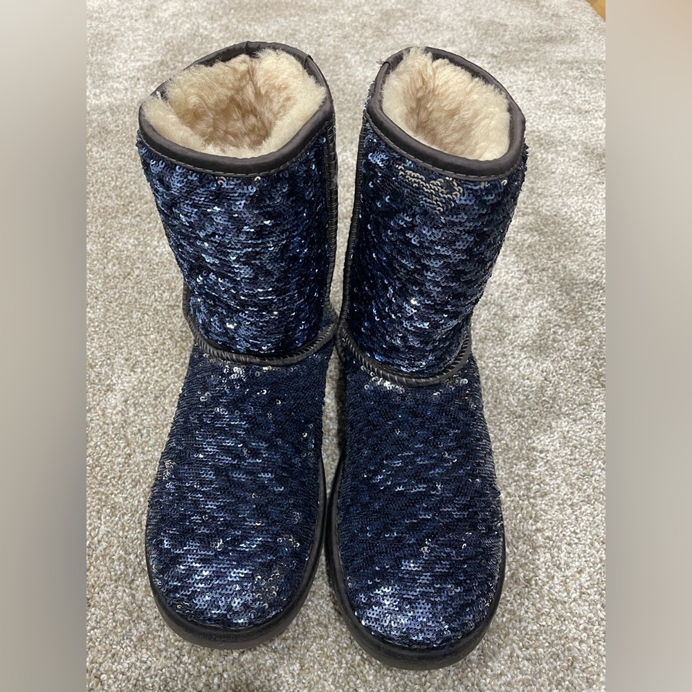 UGG Women’s Navy and Silver Sequin Winter Boots size 8
